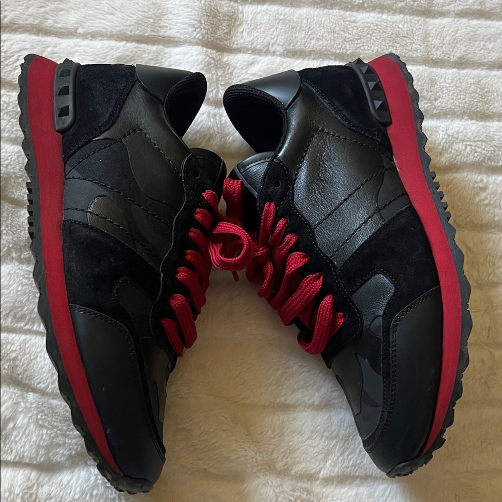 Valentino Garavani Black & Red Camo Rockrunner Sneakers - Picture 6 of 16